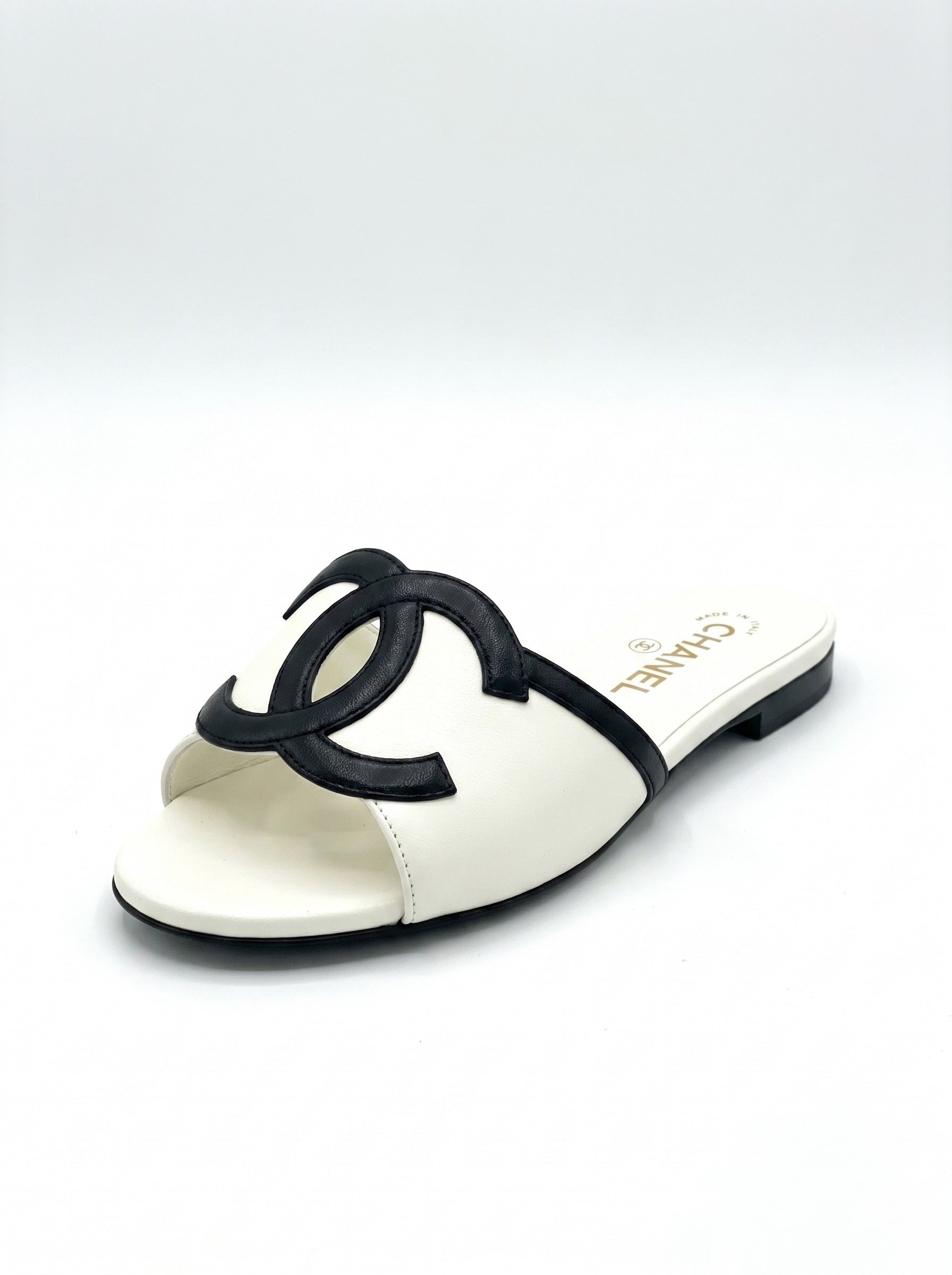 MILANA Icon Slide Sandalen – Minimal Chic Luxury